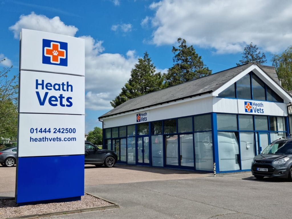 Our brand new signage and the entrance to the practice! | Heath Vets